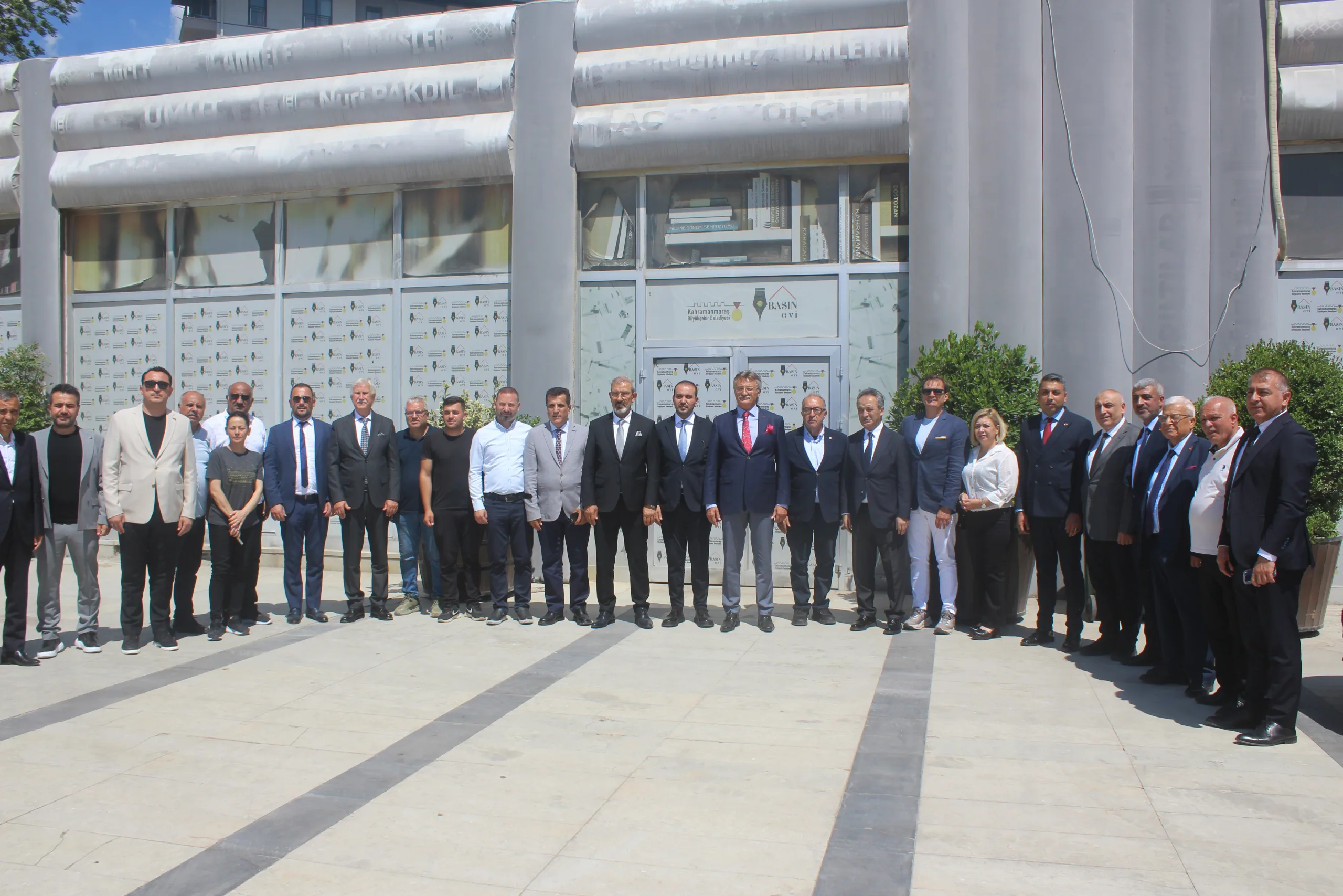 Kürşad Tüzmen ve DAİMFED Heyetinden Gazetecilere Çarpıcı Ziyaret!