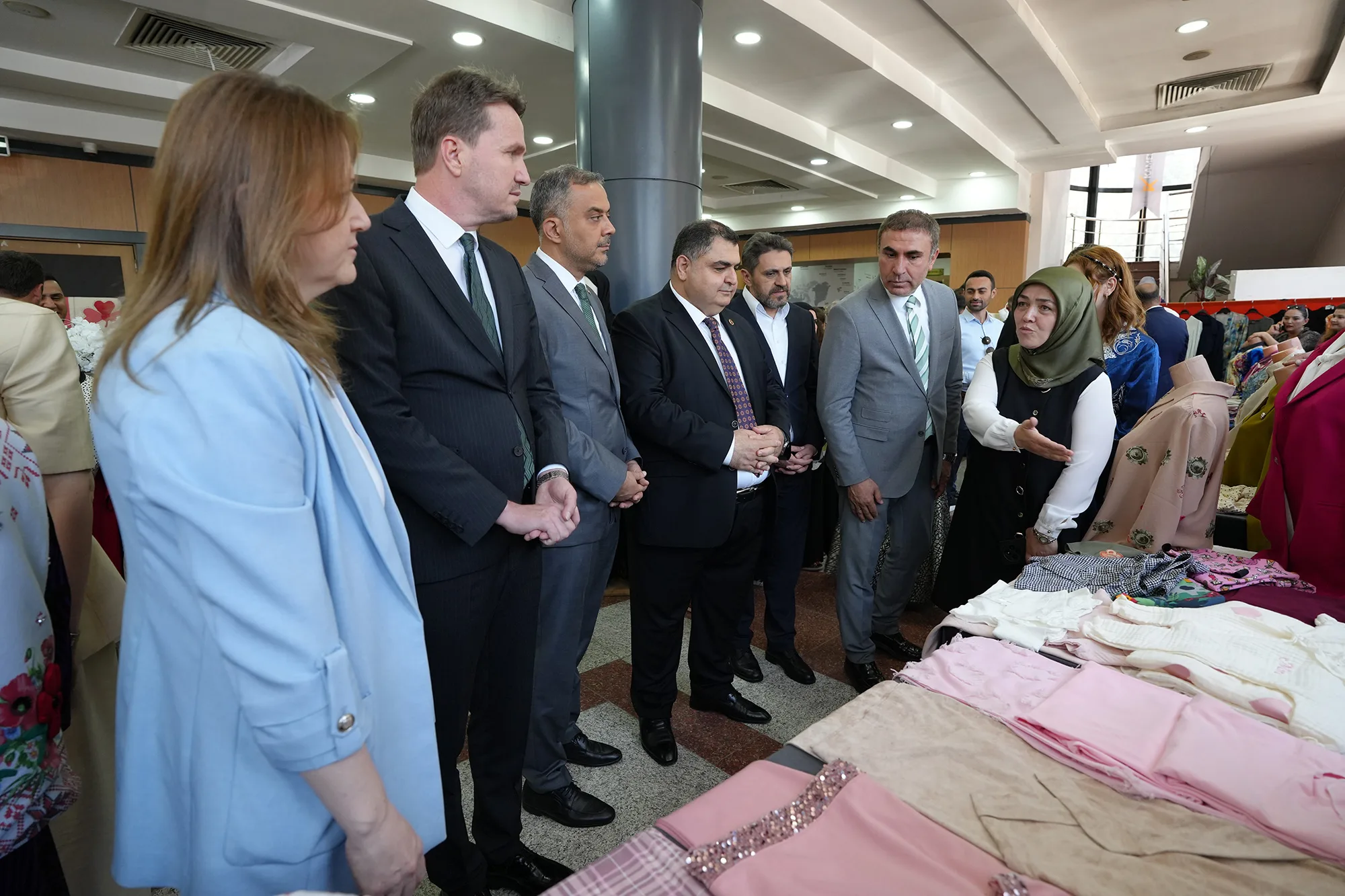 KAMEK’in El Emeği Göz Nuru Eserleri Yıl Sonu Sergisinde Görücüye Çıktı KAMEK’in El Emeği Göz Nuru Eserleri Yıl Sonu Sergisinde Görücüye Çıktı