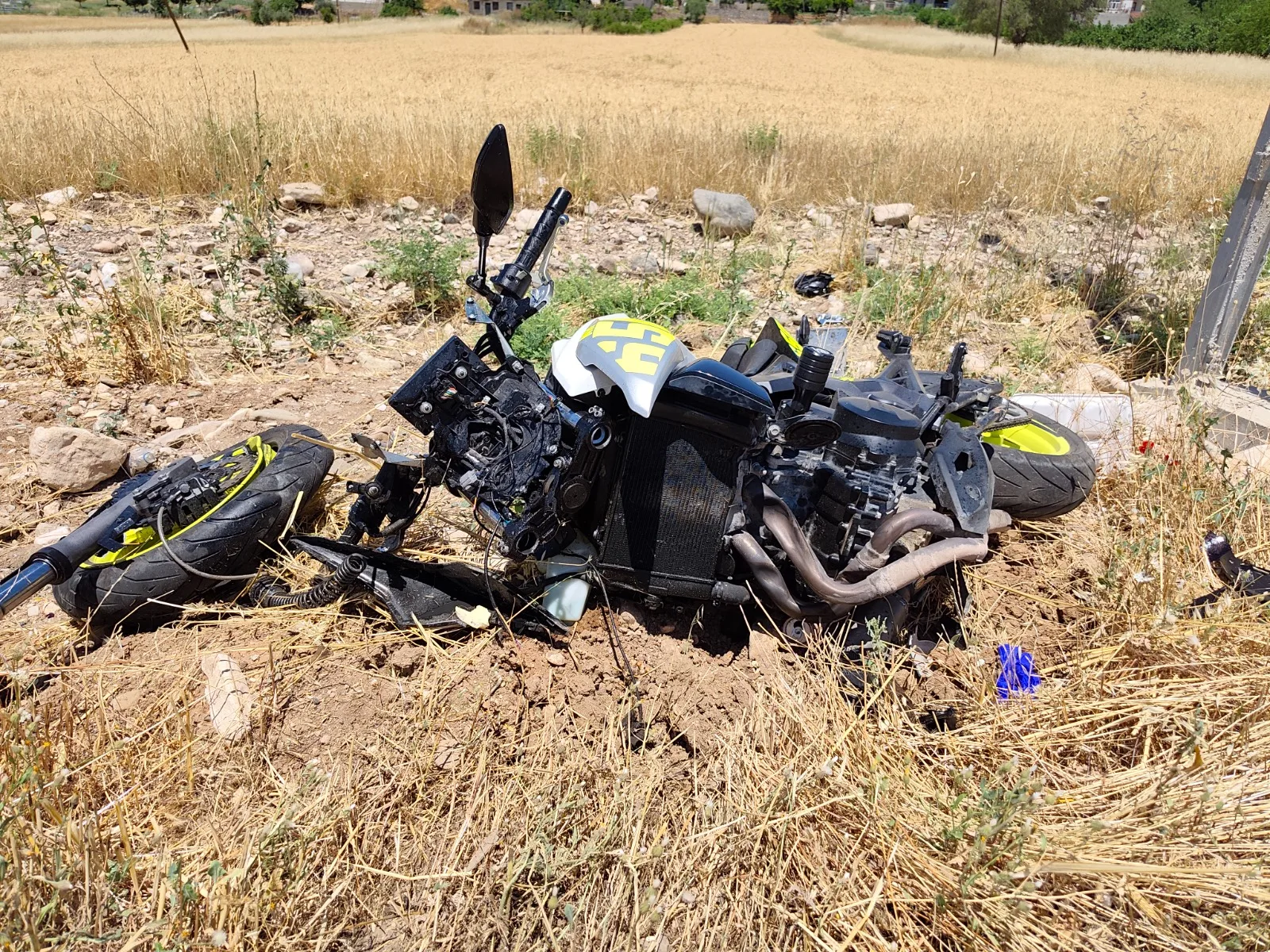 Kamyonet ile motosiklet çarpıştı: 1 ölü 1 yaralı