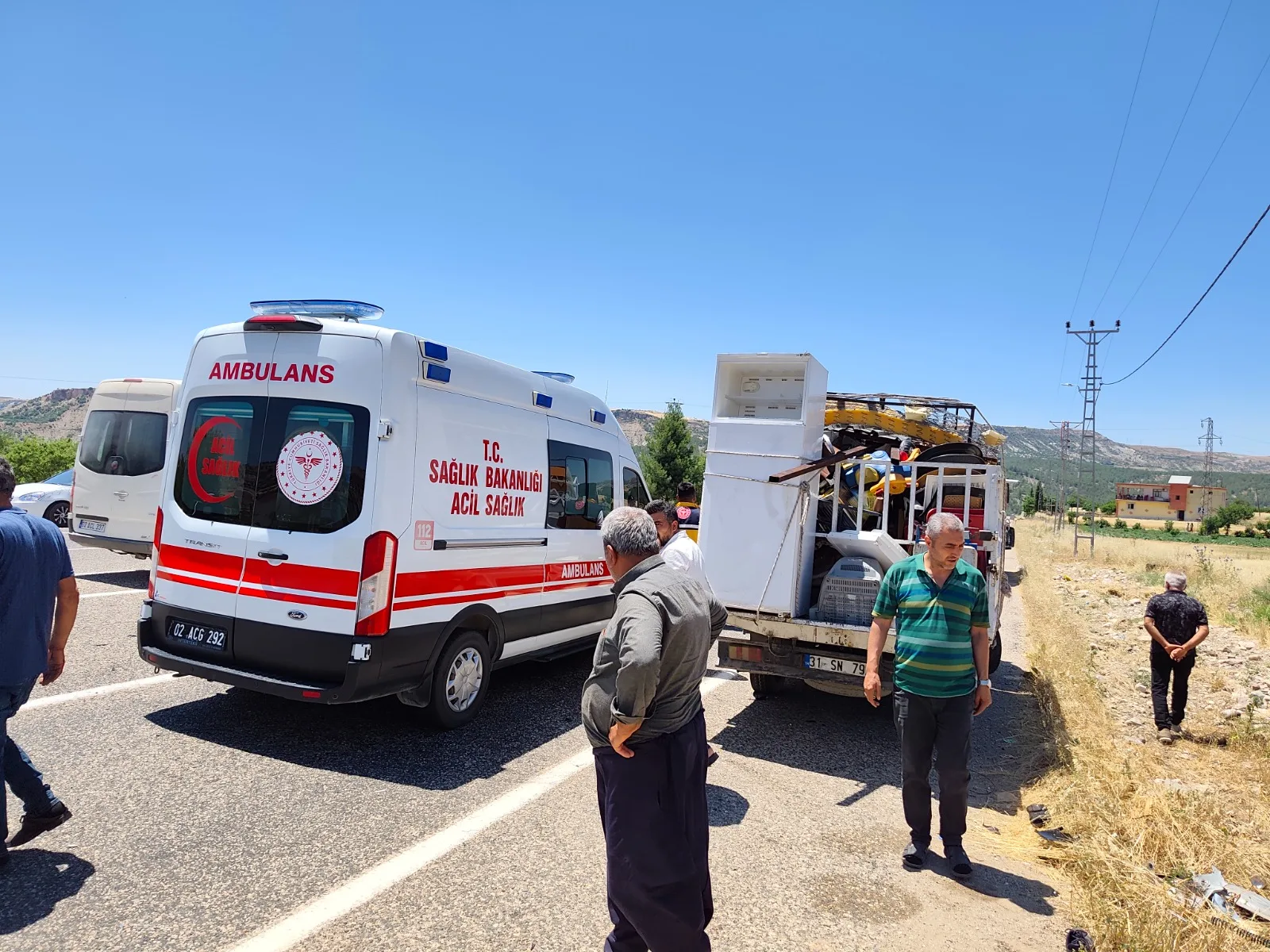 Kamyonet ile motosiklet çarpıştı: 1 ölü 1 yaralı
