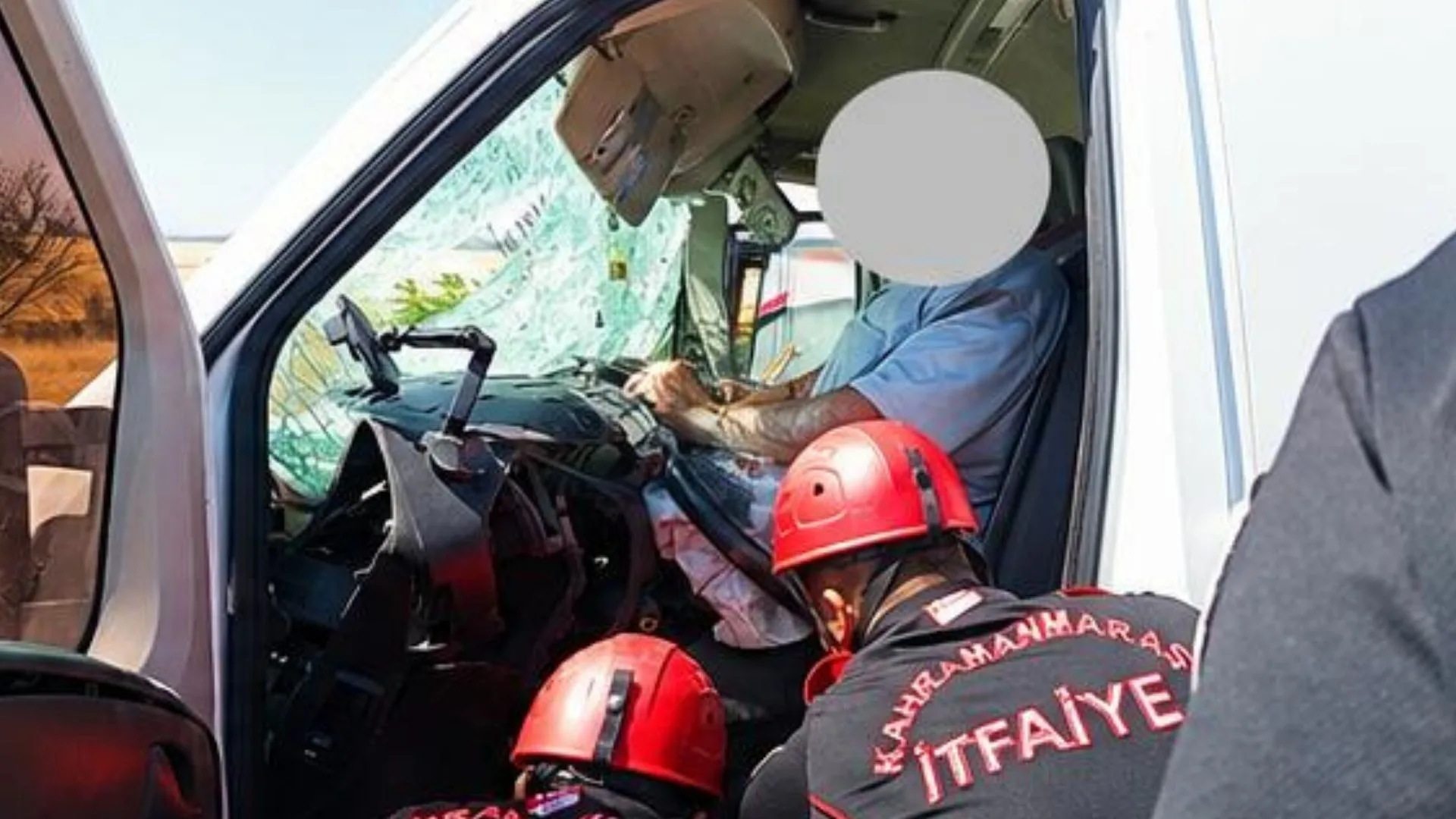 Kapıçam’da Can Pazarı: Sürücü Sıkıştığı Yerden Kurtarıldı!
