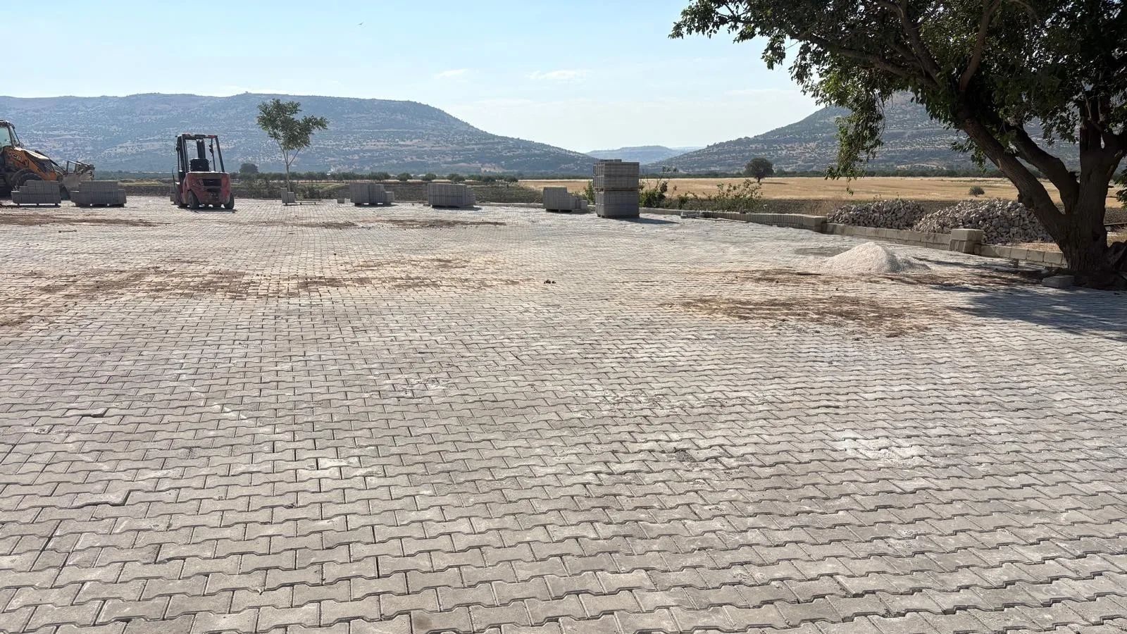 Büyükşehir’den Pazarcık Ufacıklı’ya 6 Bin Metrekarelik Kilit Parke