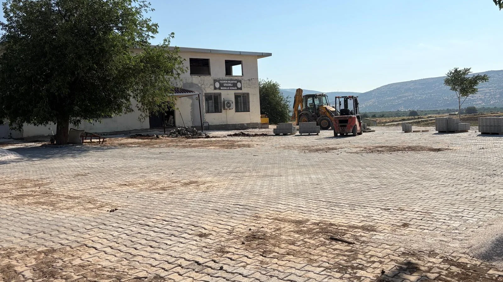 Büyükşehir’den Pazarcık Ufacıklı’ya 6 Bin Metrekarelik Kilit Parke