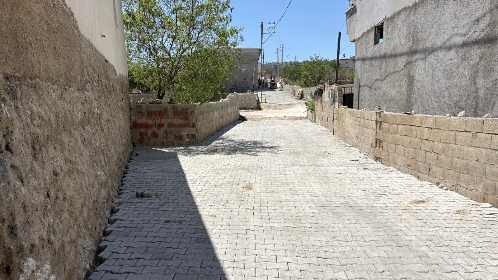 Büyükşehir’den Pazarcık Ufacıklı’ya 6 Bin Metrekarelik Kilit Parke