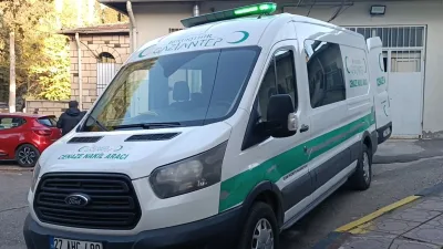 Eşiyle birlikte mendil satan 36 yaşındaki Mustafa Kayhan, motosikletle trafik