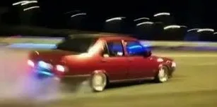 Kahramanmaraş’ta bir maganda arabasıyla drift yaptığı anları sosyal medyada paylaştı.