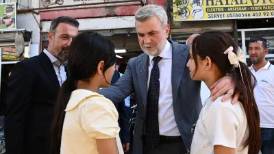 Dulkadiroğlu Menderes Mahallesi’nde esnaf ve vatandaşlarla bir araya gelen Başkan
