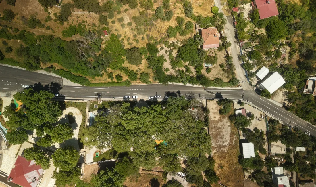 Kahramanmaraş Büyükşehir Belediyesi, Dulkadiroğlu Pınarbaşı Caddesi’nde ilk etap çalışmalarını tamamladı.