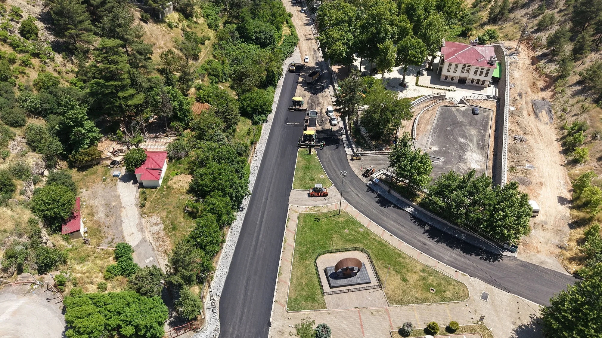 Büyükşehir düğmeye bastı: Pınarbaşı Caddesi yenileniyor
