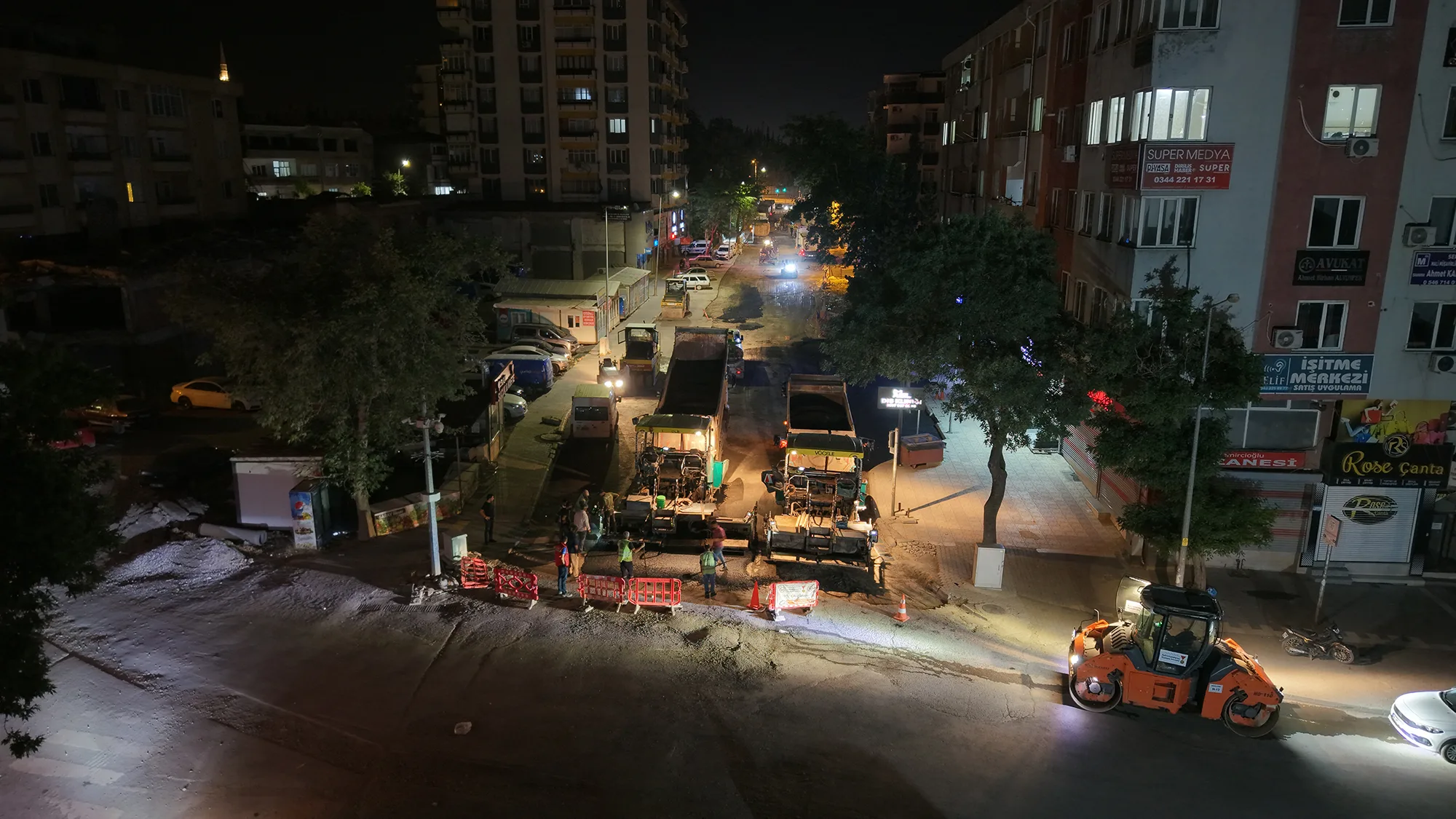 Asfalt Mesaisi Gece Gündüz Kesintisiz Sürüyor