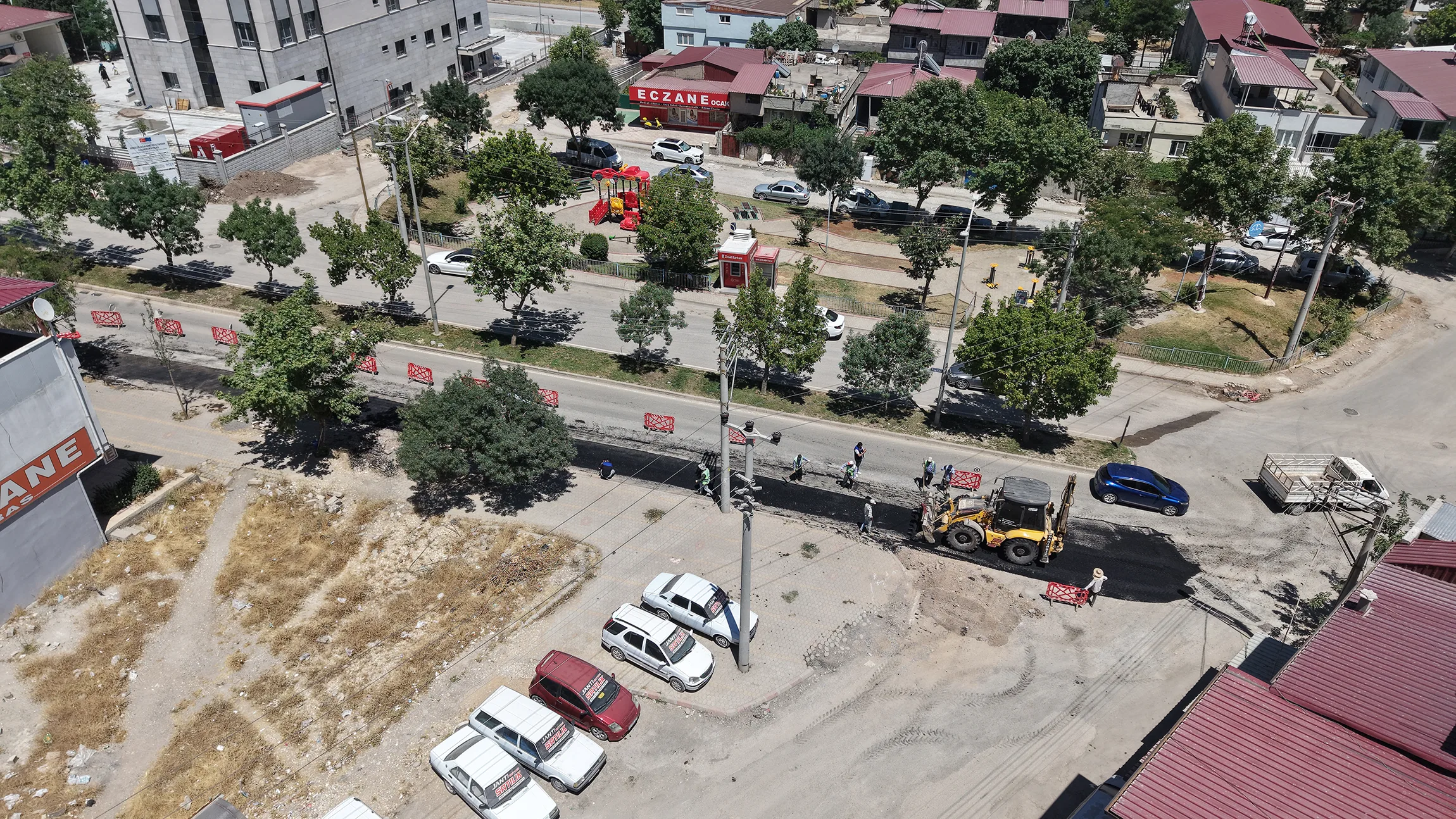 KASKİ’den Sürmeli Bey Caddesi’nde Yoğun Mesai: Altyapının Ardından Asfalt Atağı! KASKİ’den Sürmeli Bey Caddesi’nde Yoğun Mesai: Altyapının Ardından Asfalt Atağı!