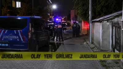 Kahramanmaraş’ta alacak verecek anlaşmazlığından çıkan kavgada kan aktı. Silahlı kavgada