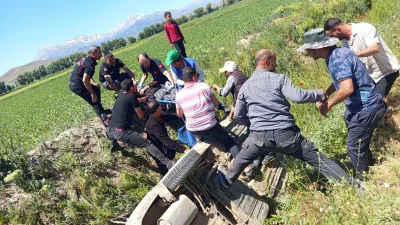 Kahramanmaraş’ın Elbistan ilçesinde bir otomobil kanala uçtu. Kazada otomobilde bulunan