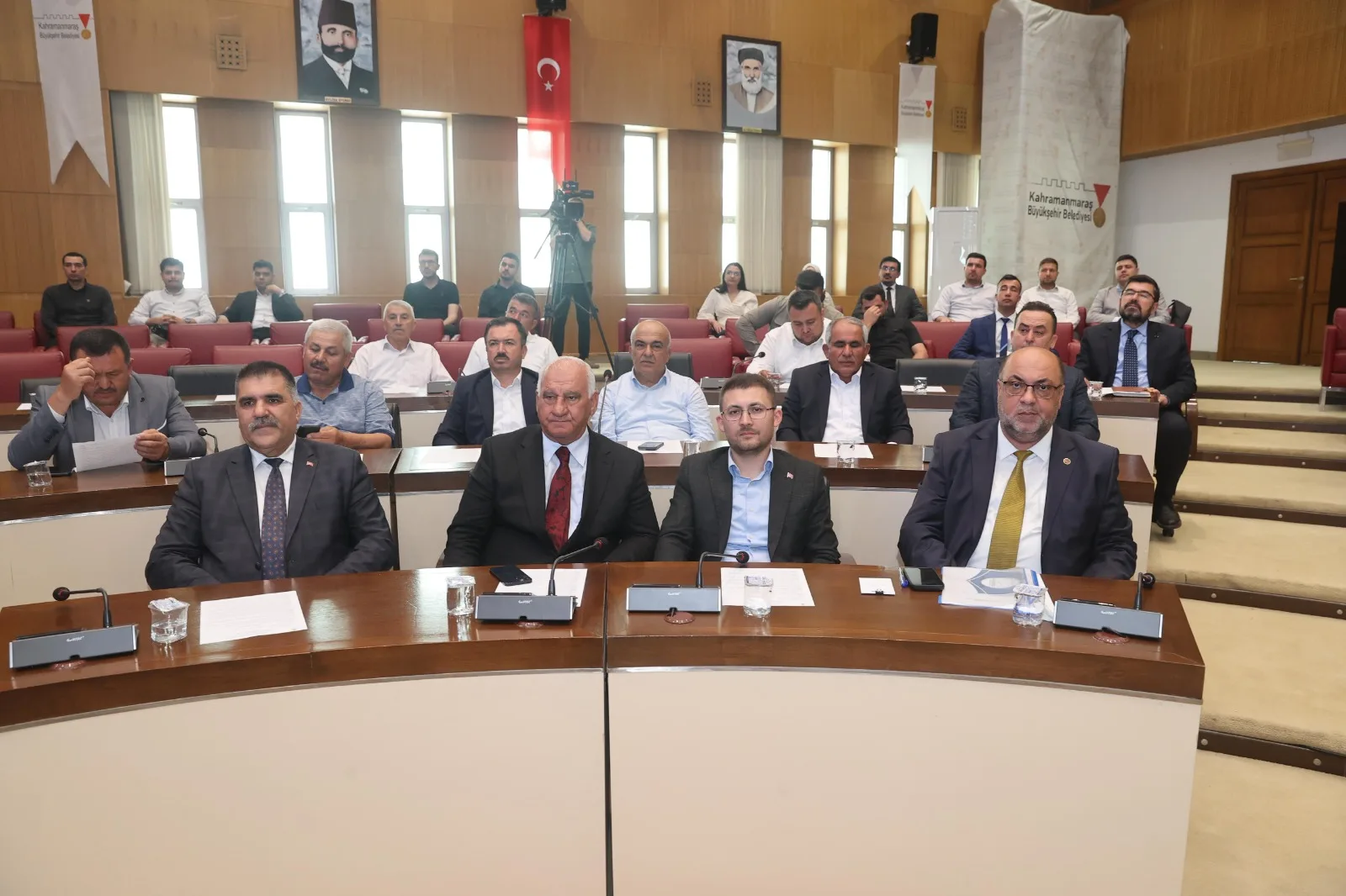 Mehmet Akpınar: “Bu Şehir Daha Fazla Bekleyemez” Mehmet Akpınar: “Bu Şehir Daha Fazla Bekleyemez”