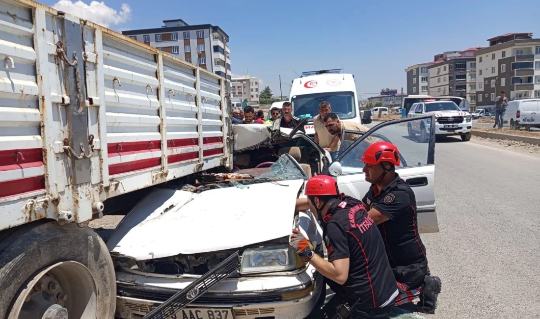 Kahramanmaraş’ta meydana gelen trafik kazasında, park halindeki dorsenin arka kısmına