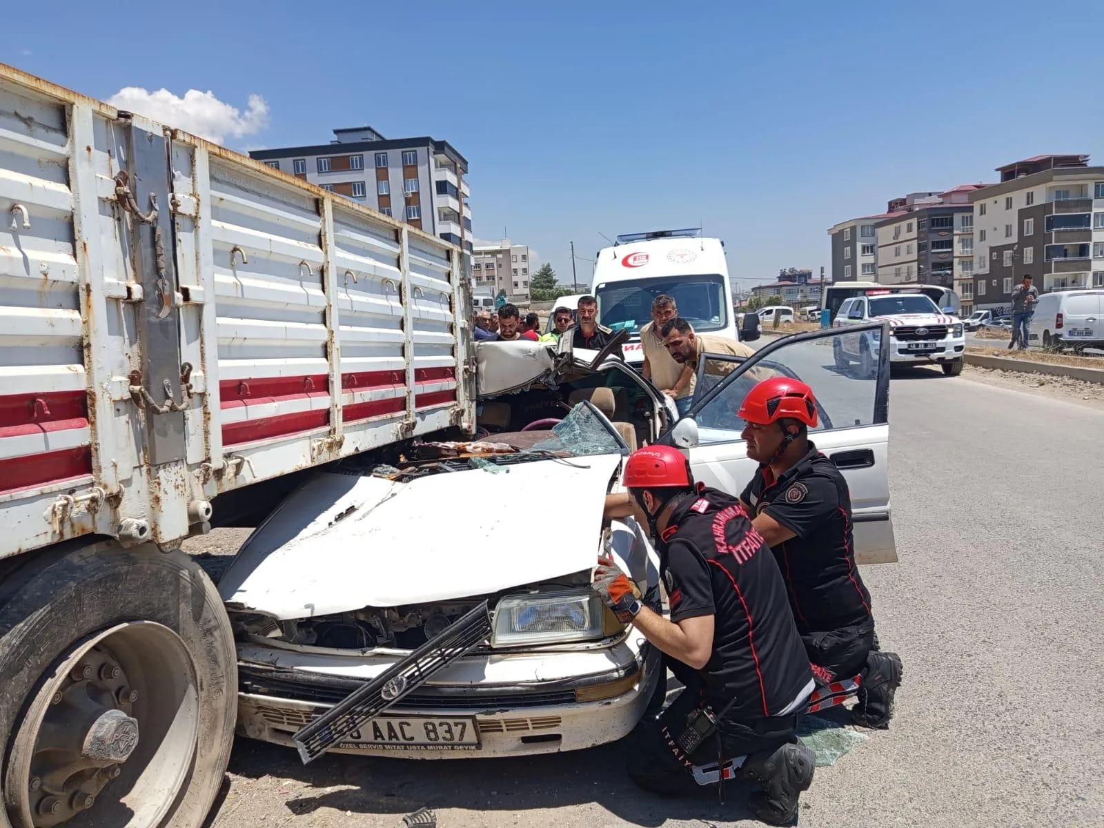Kahramanmaraş’ta meydana gelen trafik kazasında, park halindeki dorsenin arka kısmına