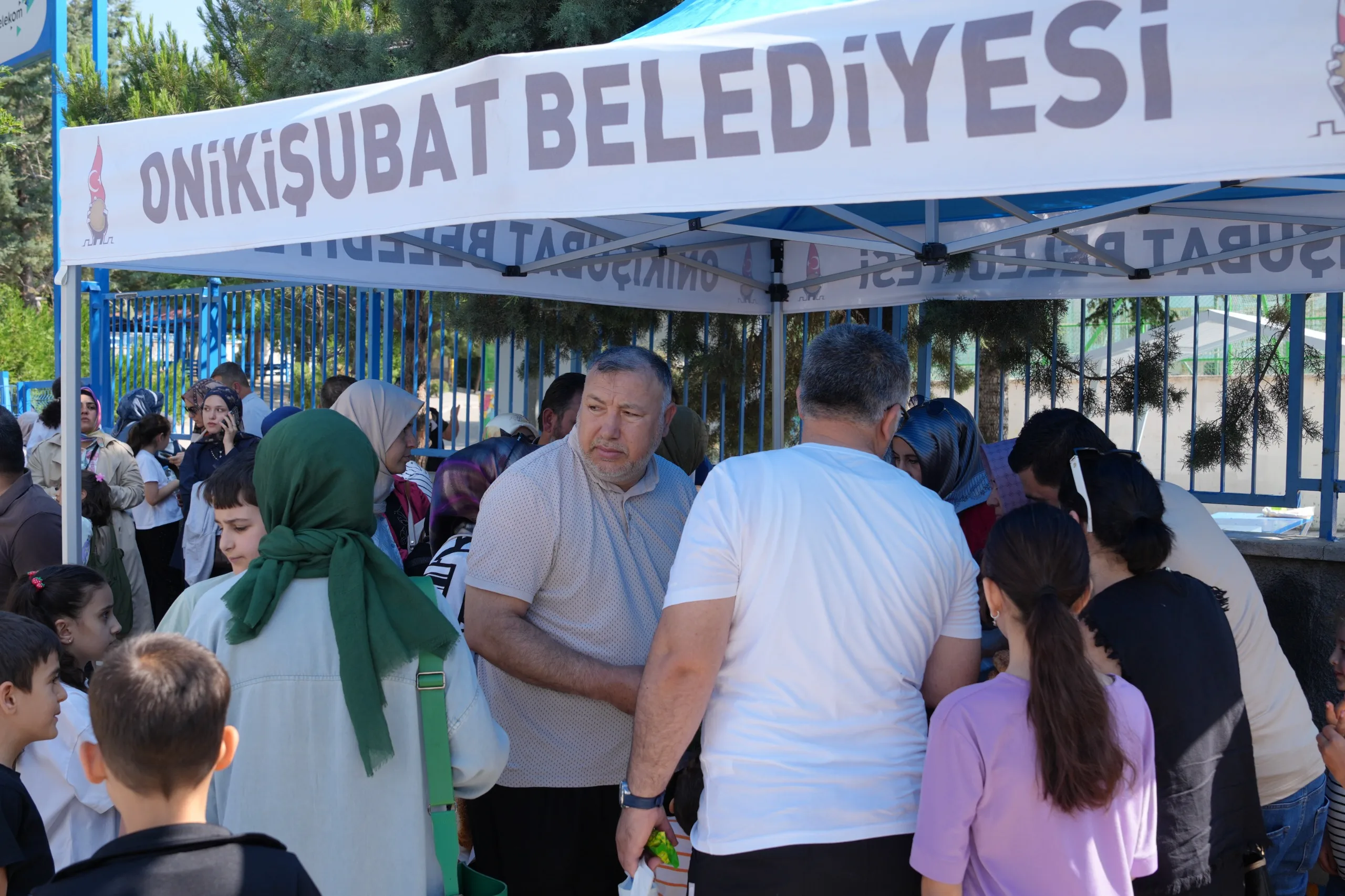 Kahramanmaraş’ın Onikişubat ilçesinde binlerce öğrenci Liselere Geçiş Sistemi (LGS) Sınavı’nda