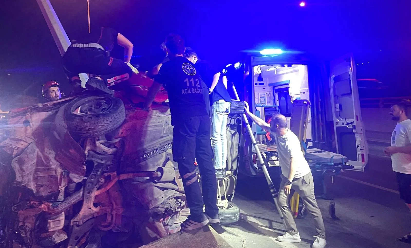 Kahramanmaraş’ta Kanlı Kaza: Direğe Çarpan Araçta Can Pazarı!