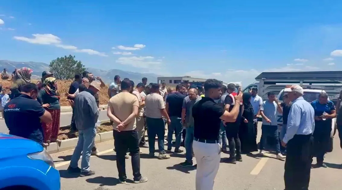 Kahramanmaraş’ta Yıkım Kararı Ortamı Gerdi: Vatandaşlar Yolu Kesti