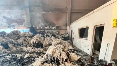 Kahramanmaraş'ta bir fabrikada başlayan alevler, itfaiye ekiplerinin zamanında ve yoğun