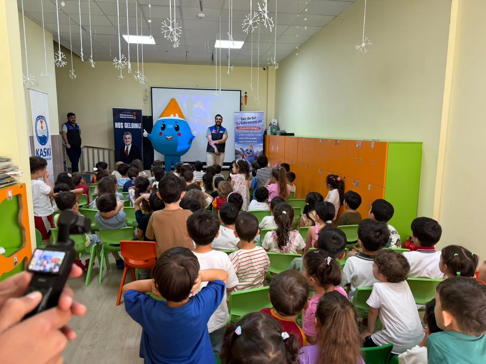 Mavi Maskot Çocuklarla Buluştu: KASKİ’den Minik Kalplere "Geleceğin Suyu" Emaneti!