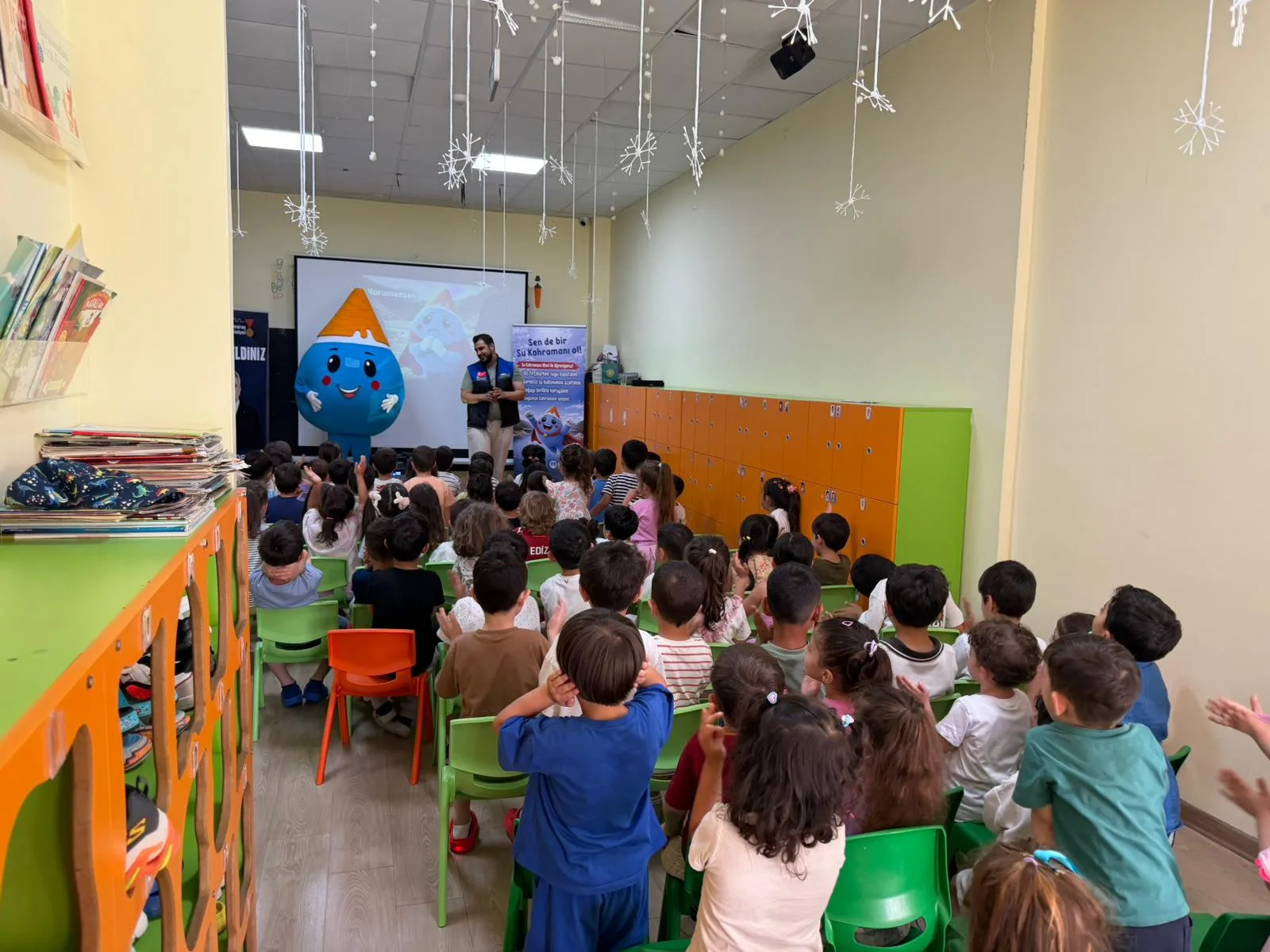 Mavi Maskot Çocuklarla Buluştu: KASKİ’den Minik Kalplere "Geleceğin Suyu" Emaneti!