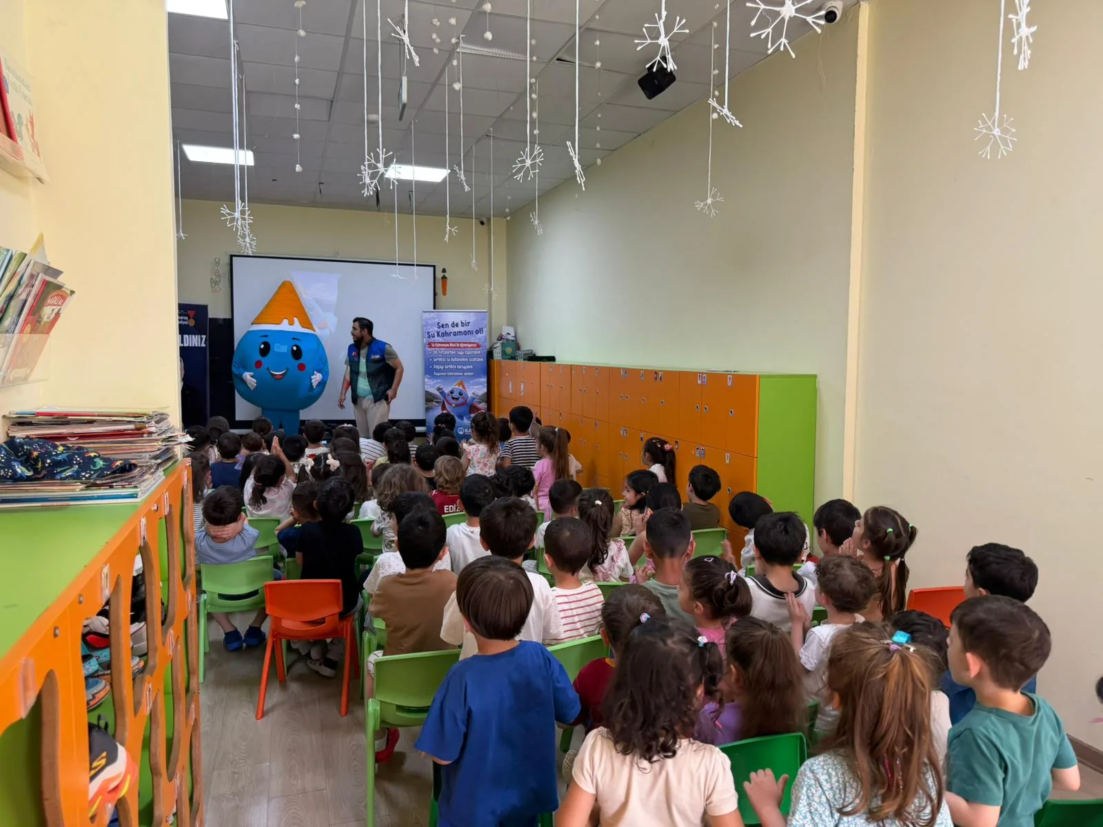 Mavi Maskot Çocuklarla Buluştu: KASKİ’den Minik Kalplere "Geleceğin Suyu" Emaneti!