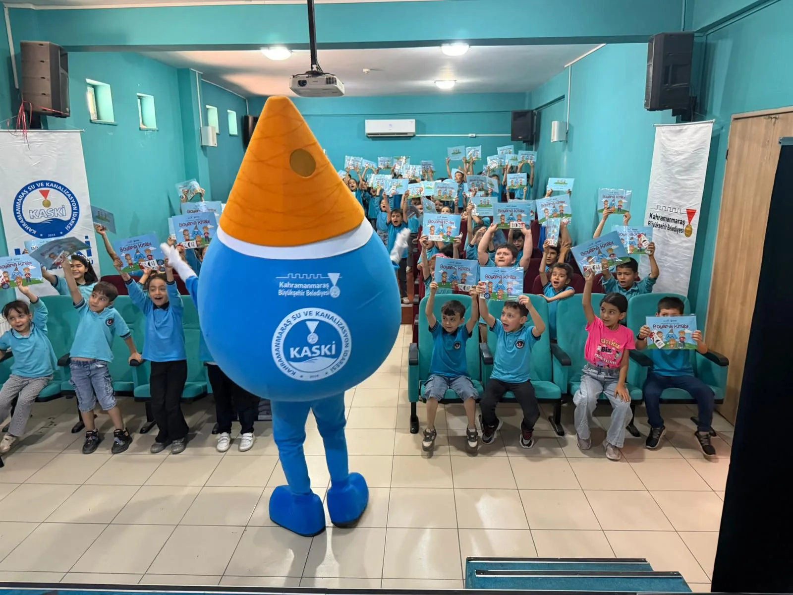Maskot ‘Mavi’ Çocuklara Suyu Sevdirdi!