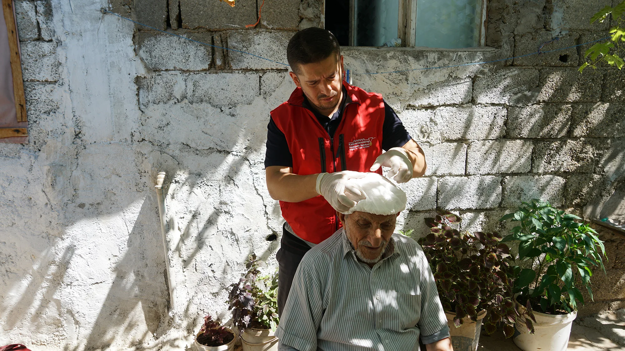 Yalnız Yaşayan Yaşlıların Yanında Büyükşehir Var! Yalnız Yaşayan Yaşlıların Yanında Büyükşehir Var!