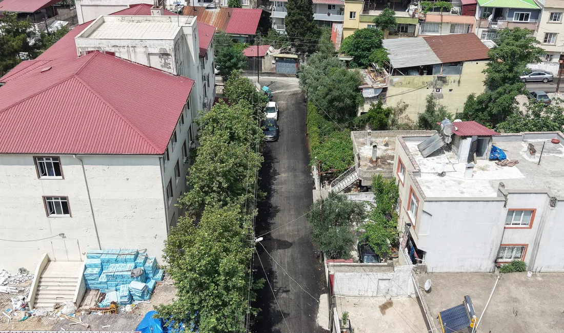 Kahramanmaraş Büyükşehir Belediyesi, Dulkadiroğlu Yavuz Selim Mahallesi’nde sıcak asfalt mesaisini