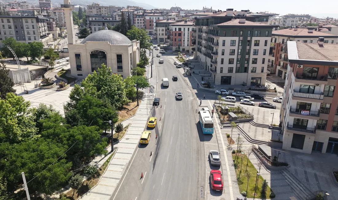 Kahramanmaraş Büyükşehir Belediyesi, Dulkadiroğlu Zübeyde Hanım Caddesi’nde ikinci etap asfalt