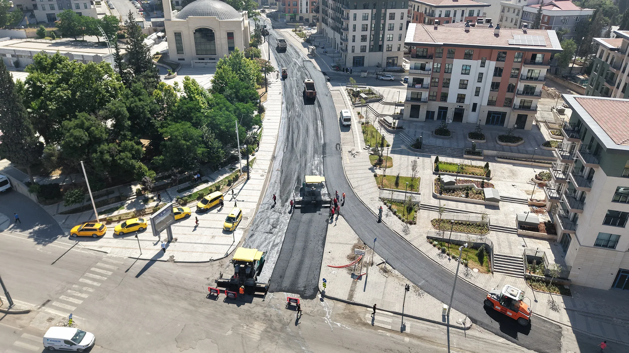 Kahramanmaraş Büyükşehir Belediyesi, şehir merkezinin en önemli ulaşım akslarından Zübeyde