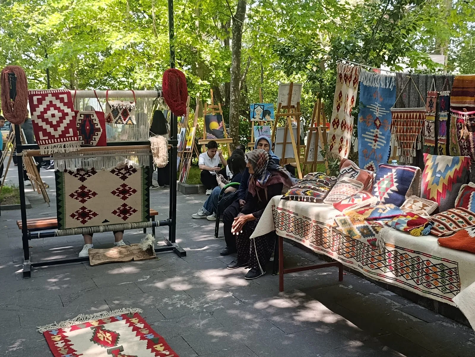 Andırın'da El Emeği Göz Nuru Eserler Görücüye Çıktı: Yıl Sonu Sergisine Görkemli Açılış!