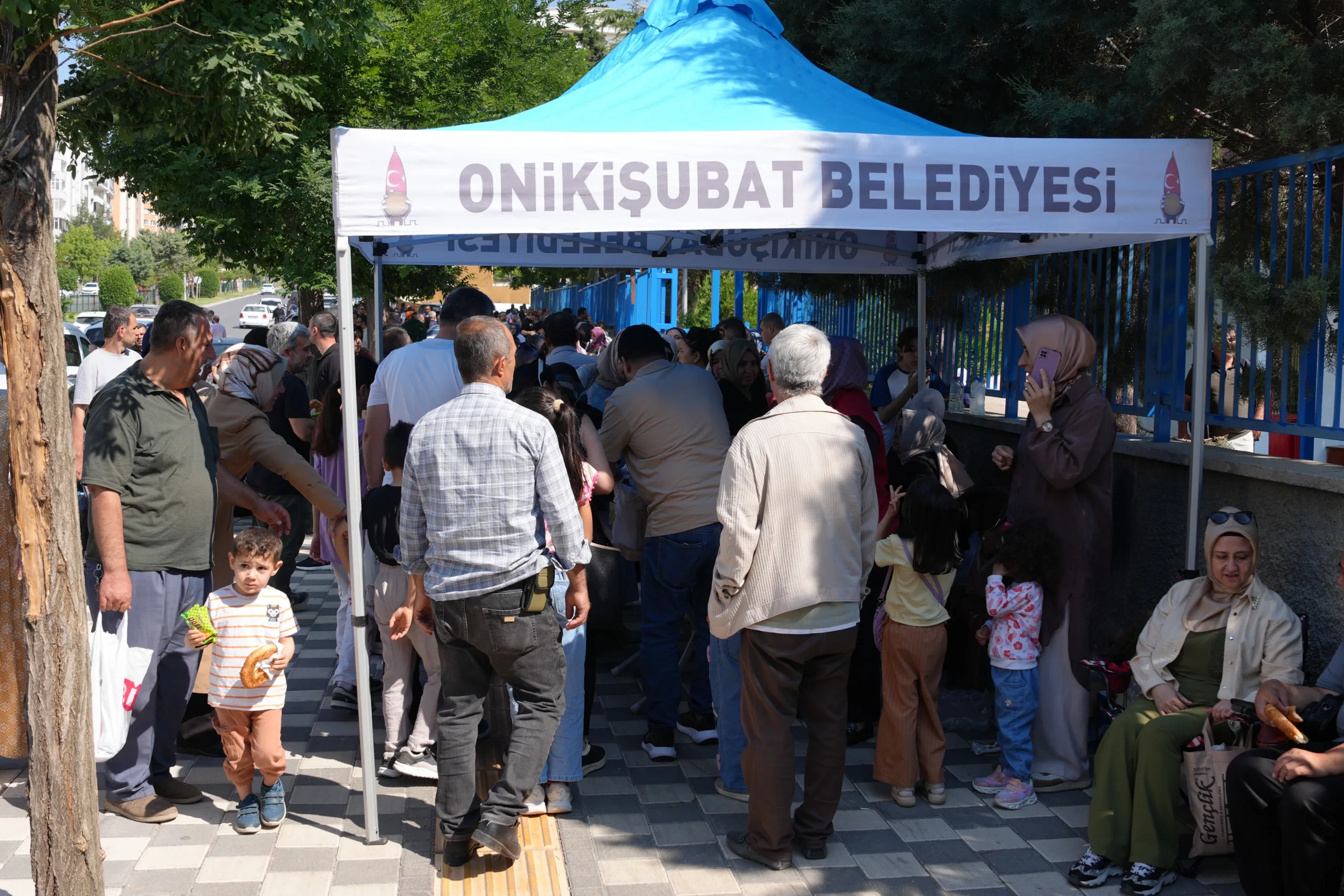 Onikişubat Belediyesi, LGS’ye giren öğrencilerin ve ailelerinin sınav heyecanına ortak oldu