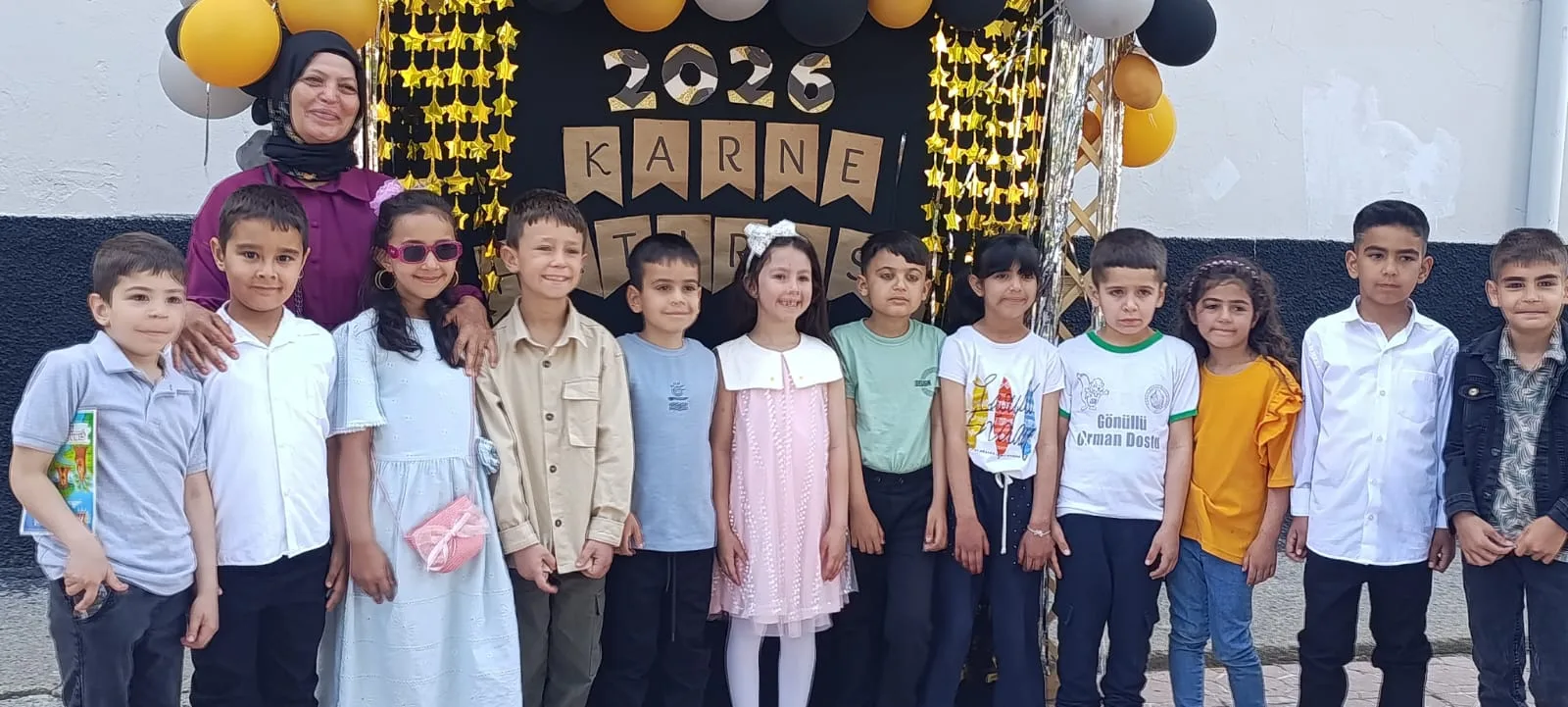 Andırın'da Öğrencilerin Karne Sevinci: Protokol Yalnız Bırakmadı