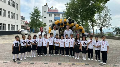 Andırın Cumhuriyet İlkokulu 1/B sınıfı öğrencileri, uzun ve gayretli bir