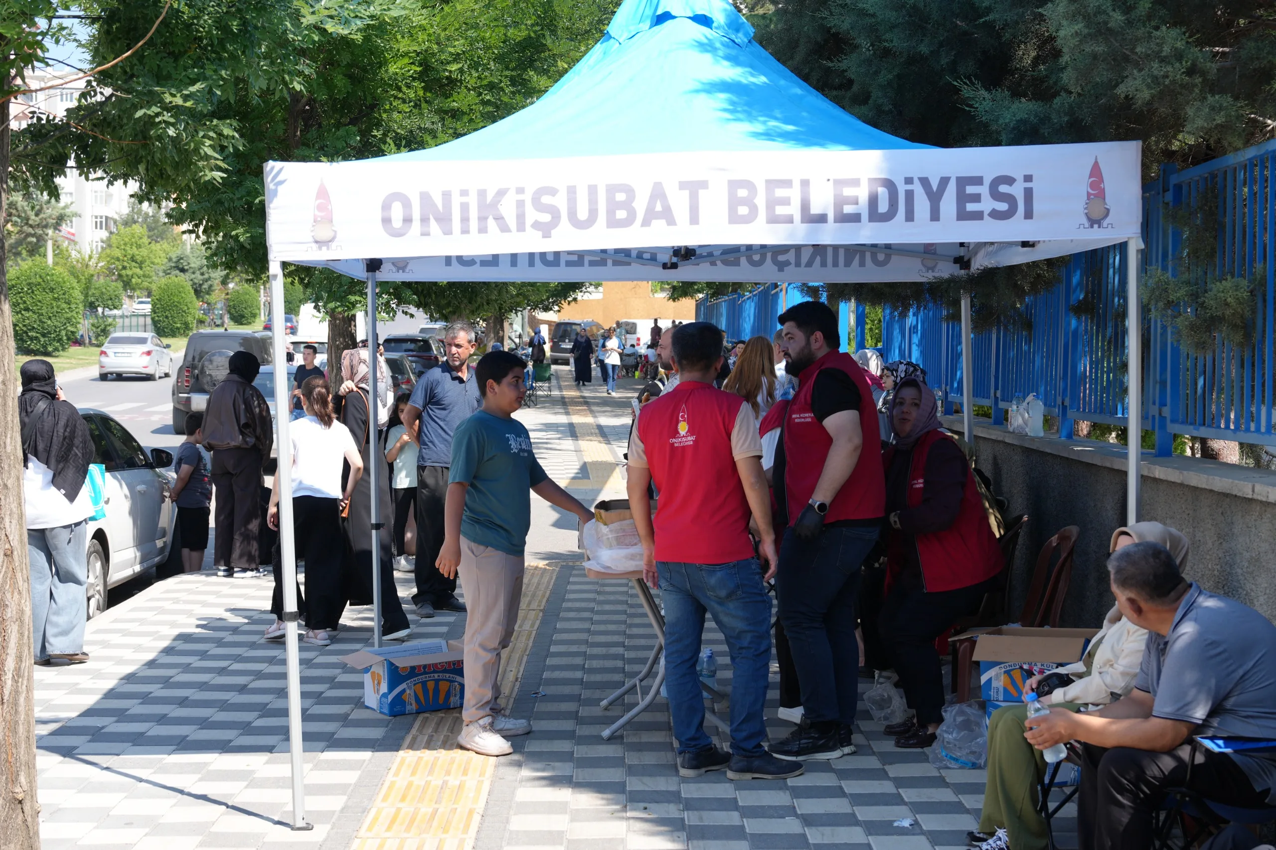 Onikişubat Belediyesi, LGS’ye giren öğrencilerin ve ailelerinin sınav heyecanına ortak oldu