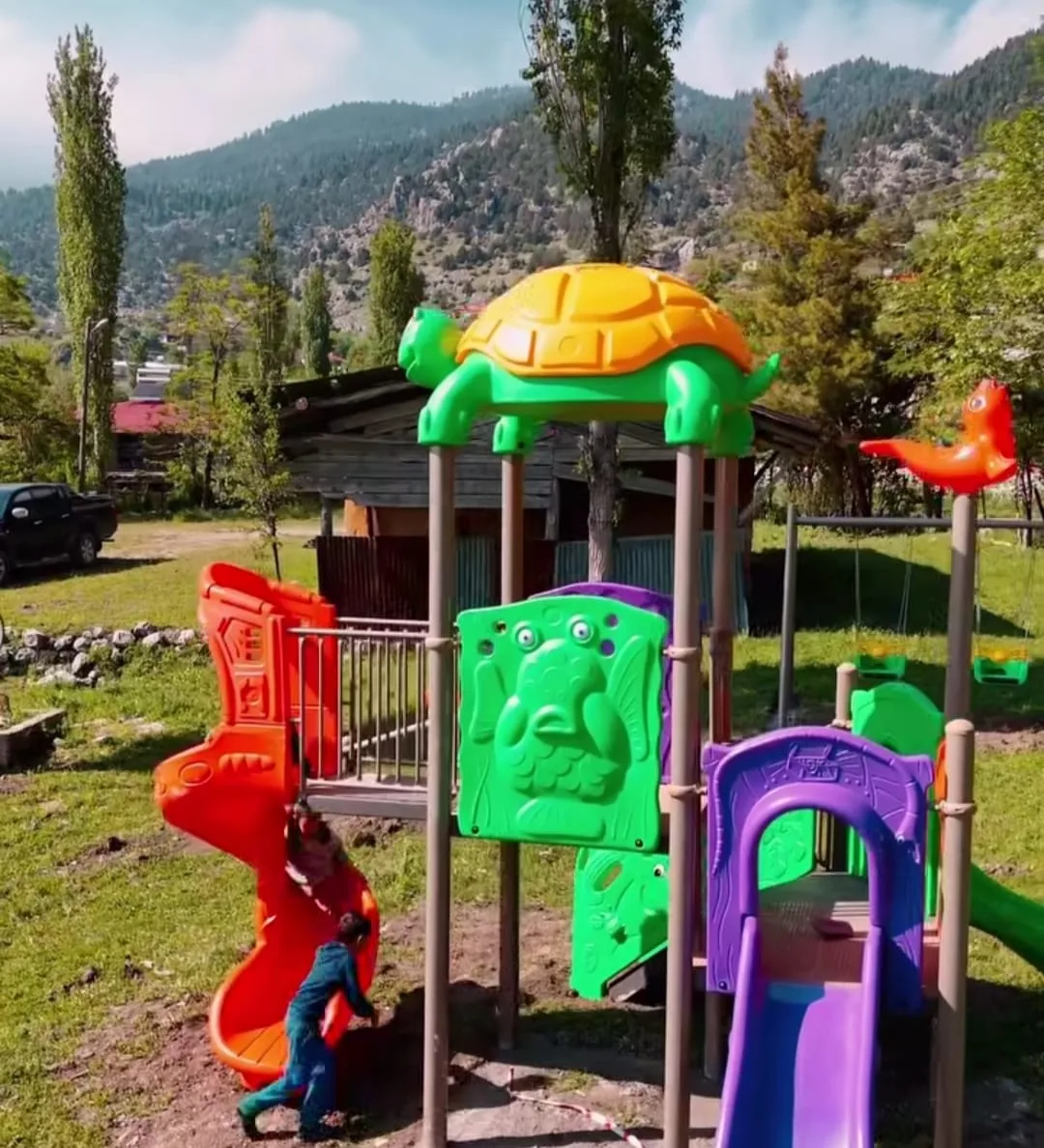 Andırın'da Çocuklar Yeni Oyun Parklarıyla Buluşuyor