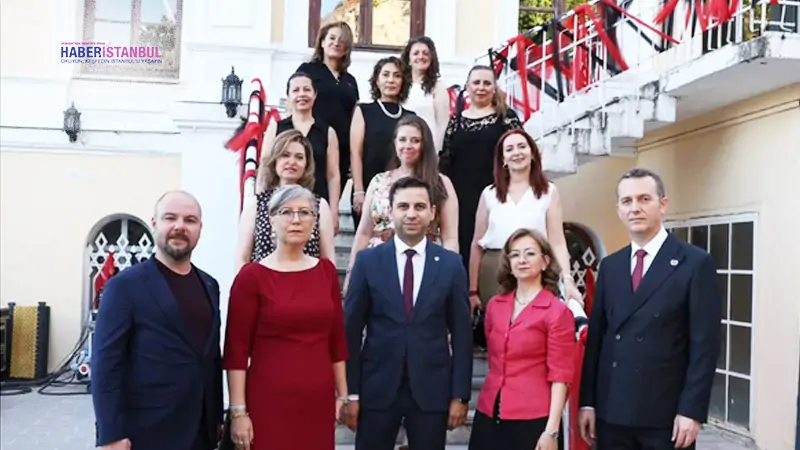 Kabataş Erkek Lisesi 173 mezun verdi