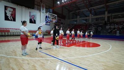 Büyükşehir Belediyespor Kadın Voleybol Takımı için düzenlenen altyapı seçmelerine genç