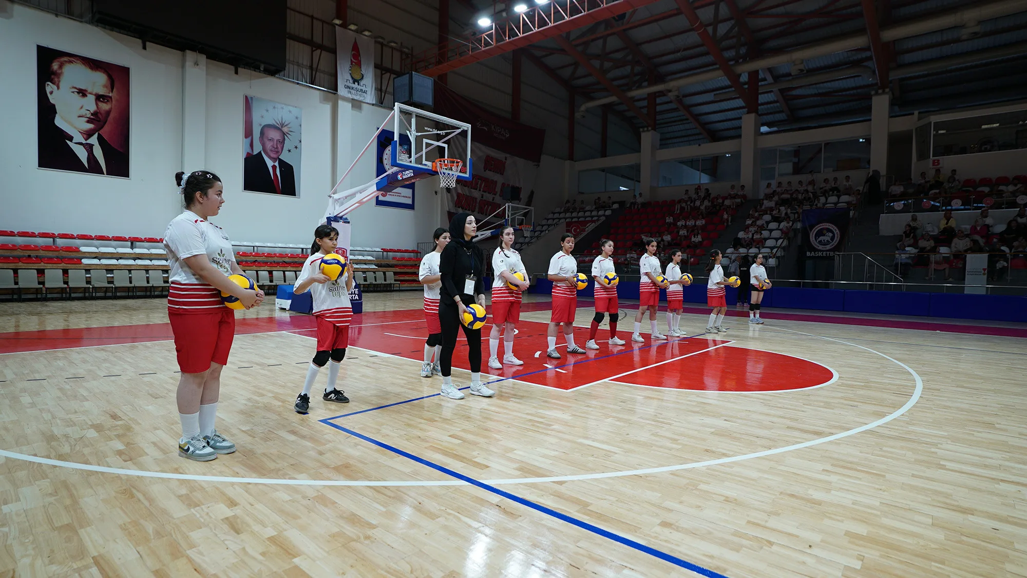 Büyükşehir’den Kadın Voleyboluna Güçlü Altyapı Desteği