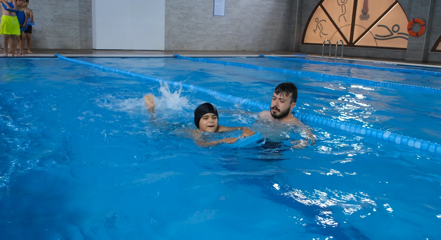 Onikişubat Belediyesi’nin ücretsiz Yaz Yüzme Kursları’na kayıtlar devam ediyor