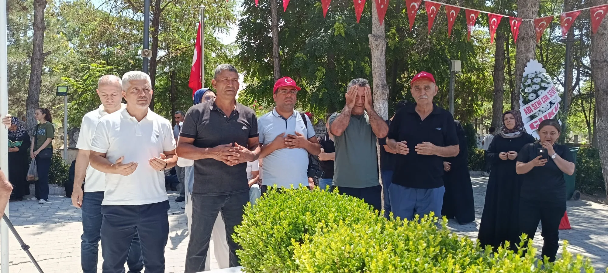 Veteranlardan Ömer Halisdemir’in Kabrine Ziyaret!