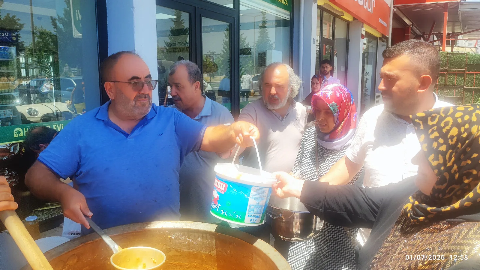 Aynı Kazanda Birlik, Aynı Sofrada Bereket: Kahramanmaraş’ta Aşure Günü Coşkusu! Aynı Kazanda Birlik, Aynı Sofrada Bereket: Kahramanmaraş’ta Aşure Günü Coşkusu!