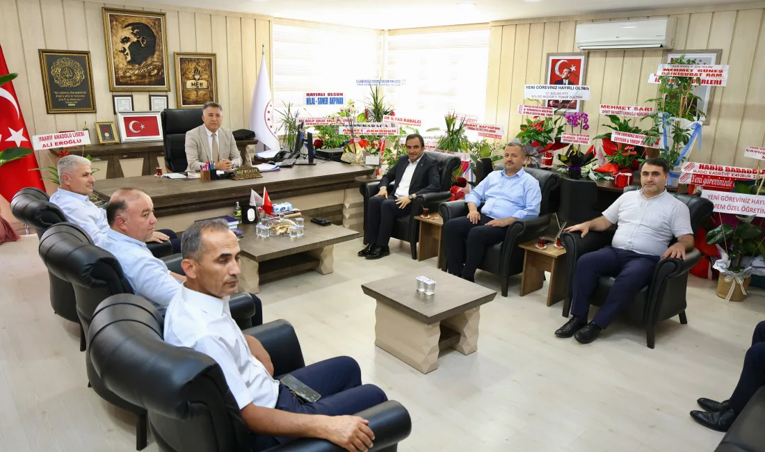 Eğitim-Bir-Sen Kahramanmaraş Şube Başkanı Mehmet Çetin ve yönetim kurulu üyeleri,