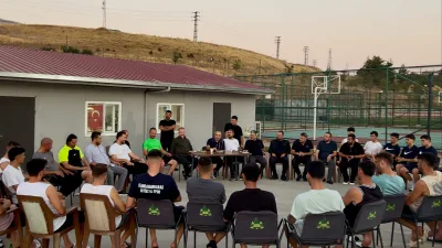 Kahramanmaraş İstiklalspor Başkanı Ahmet Gülpak ve yönetimi, akşam yemeğinde teknik