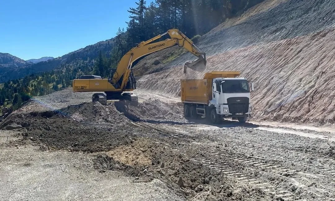 Andırın halkının uzun süredir merakla beklediği Andırın-Göksun kara yolu projesinde