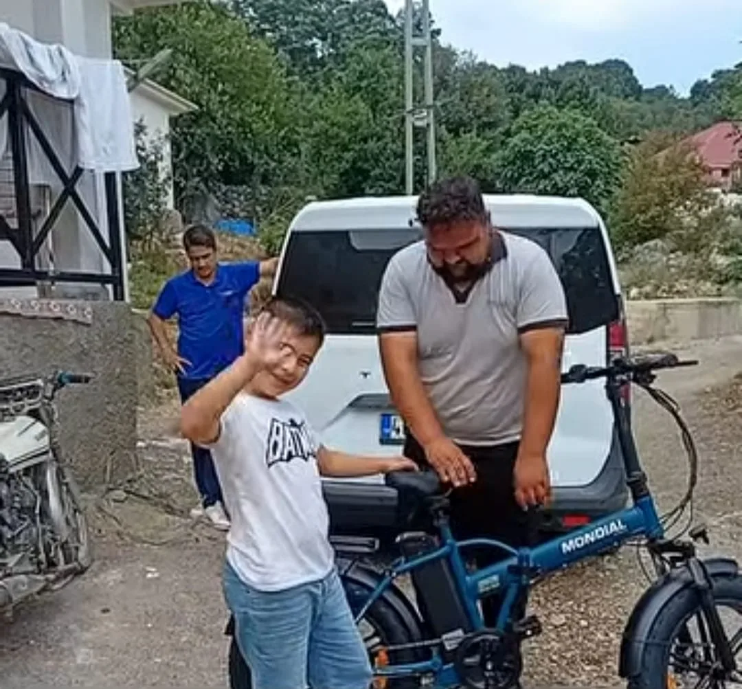 Babadan Oğluna Elektrikli Bisiklet Sürprizi