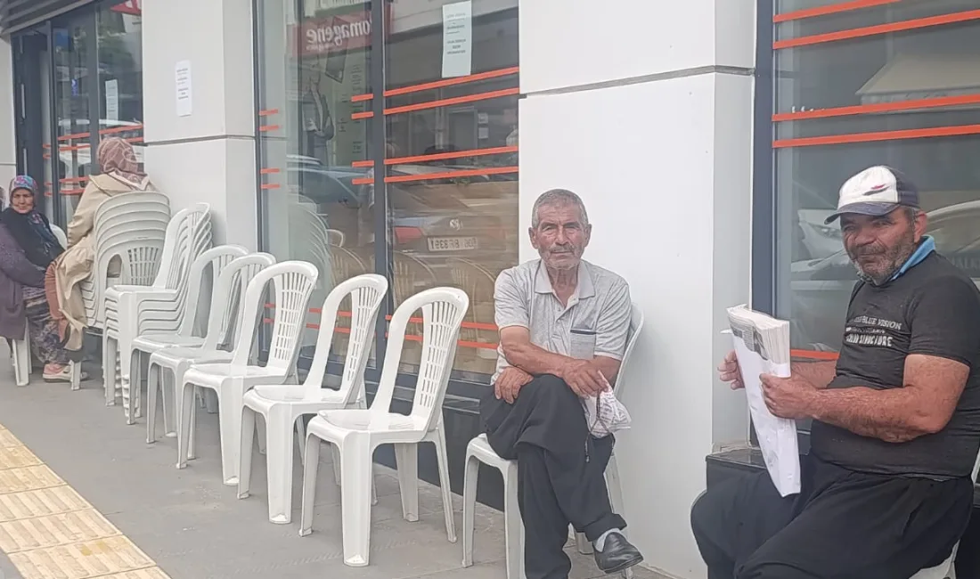 Kahramanmaraş’ın Andırın ilçesinde faaliyet gösteren Halk Bankası şubesi, özellikle yaşlı,