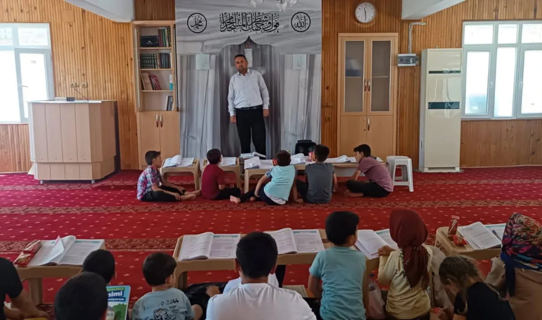 Kahramanmaraş'ın Andırın ilçesinde, okulların tatile girmesiyle birlikte camiler ve Kur’an